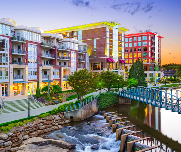 Things to Do in Downtown Greenville, SC, Greenville SC wedding venue, Greenville SC restaurant, Greenville SC hotel, Downtown Greenville SC, engagement photos, date night, wedding planning, reasons to visit Greenville SC, where to stay in Greenville SC