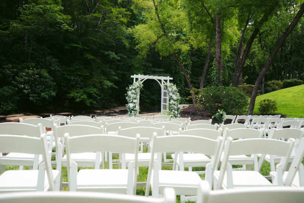 50 Reasons Wedding Guests Leave a Wedding Early