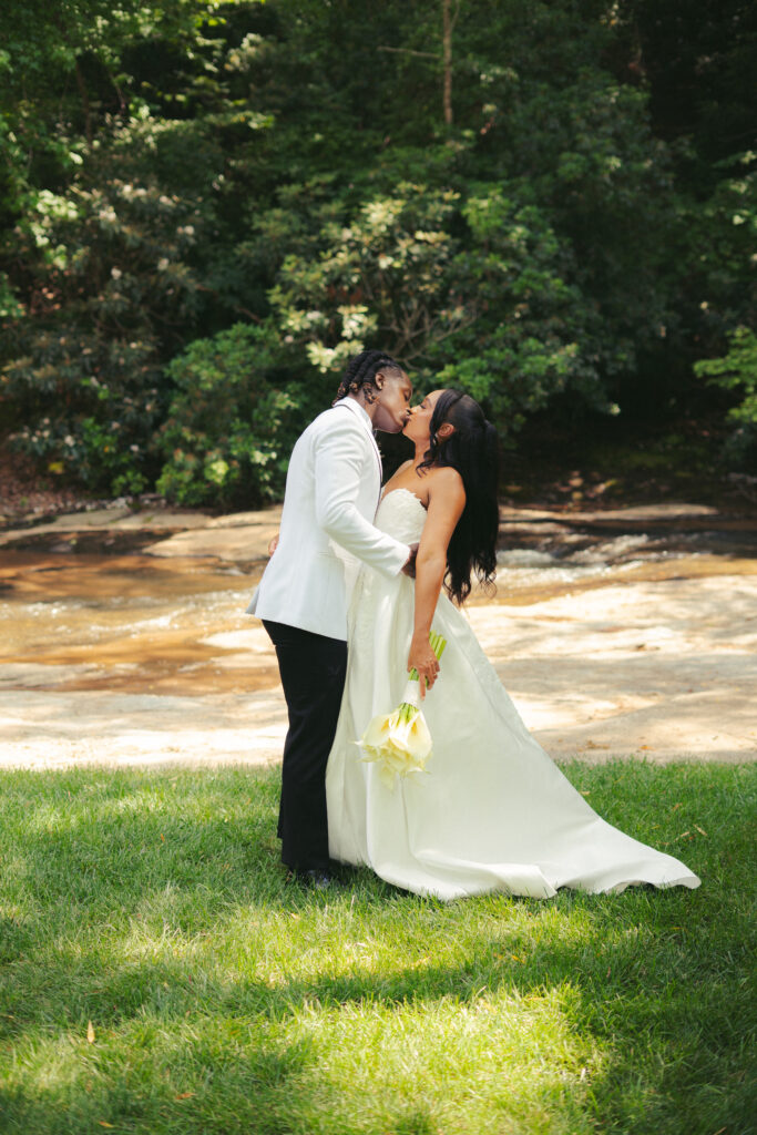 How to Prevent Guests From Leaving Early at Your Ballenger Bridge Wedding