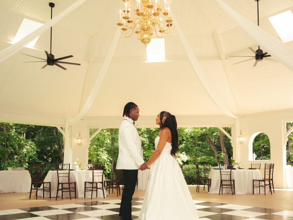 50 Reasons Wedding Guests Leave a Wedding Early