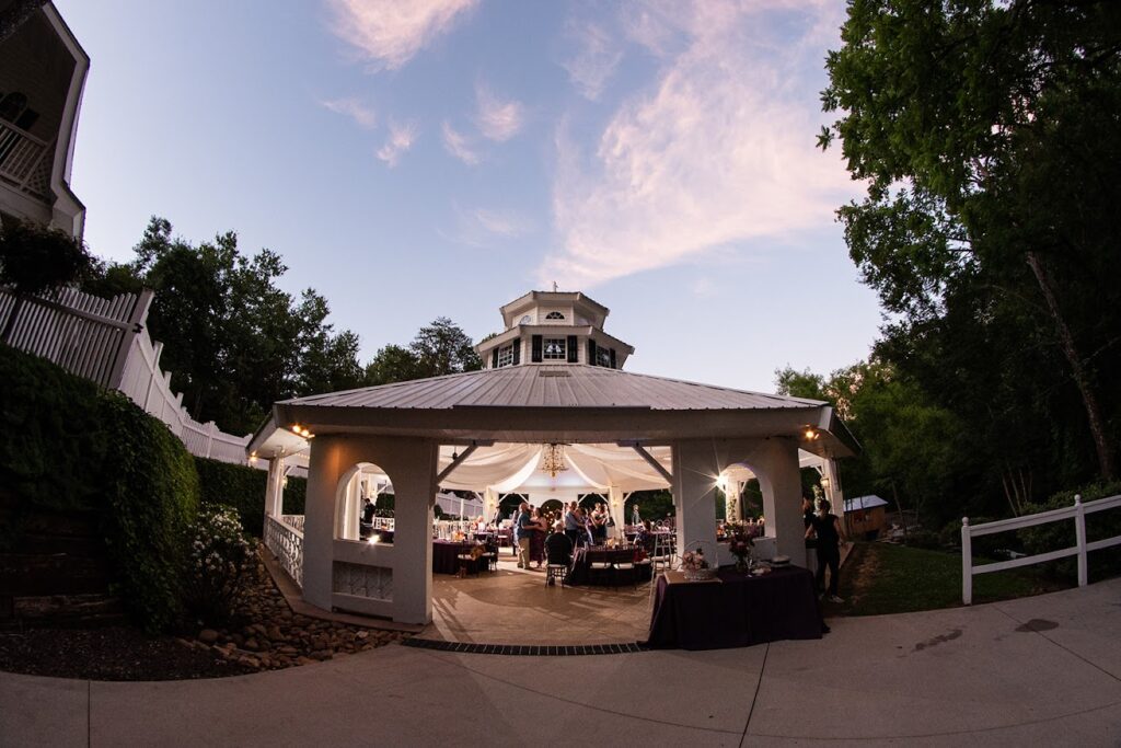 Managing Save the Dates, Invitations, RSVPs & Wedding Website